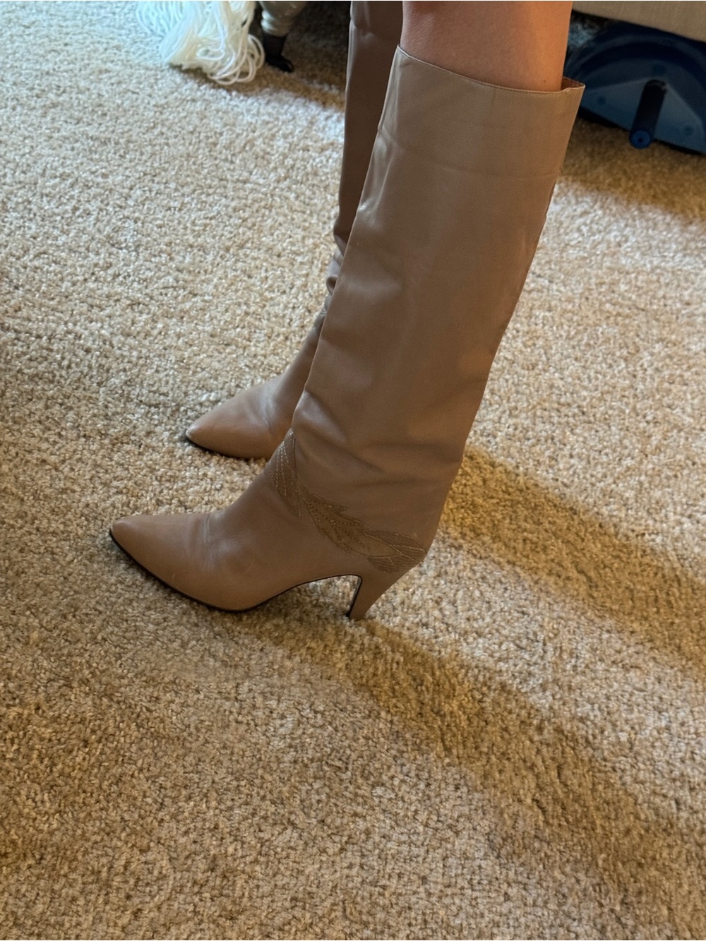 Gloria Vanderbilt vintage 80s Knee-High Leather Boots in Taupe